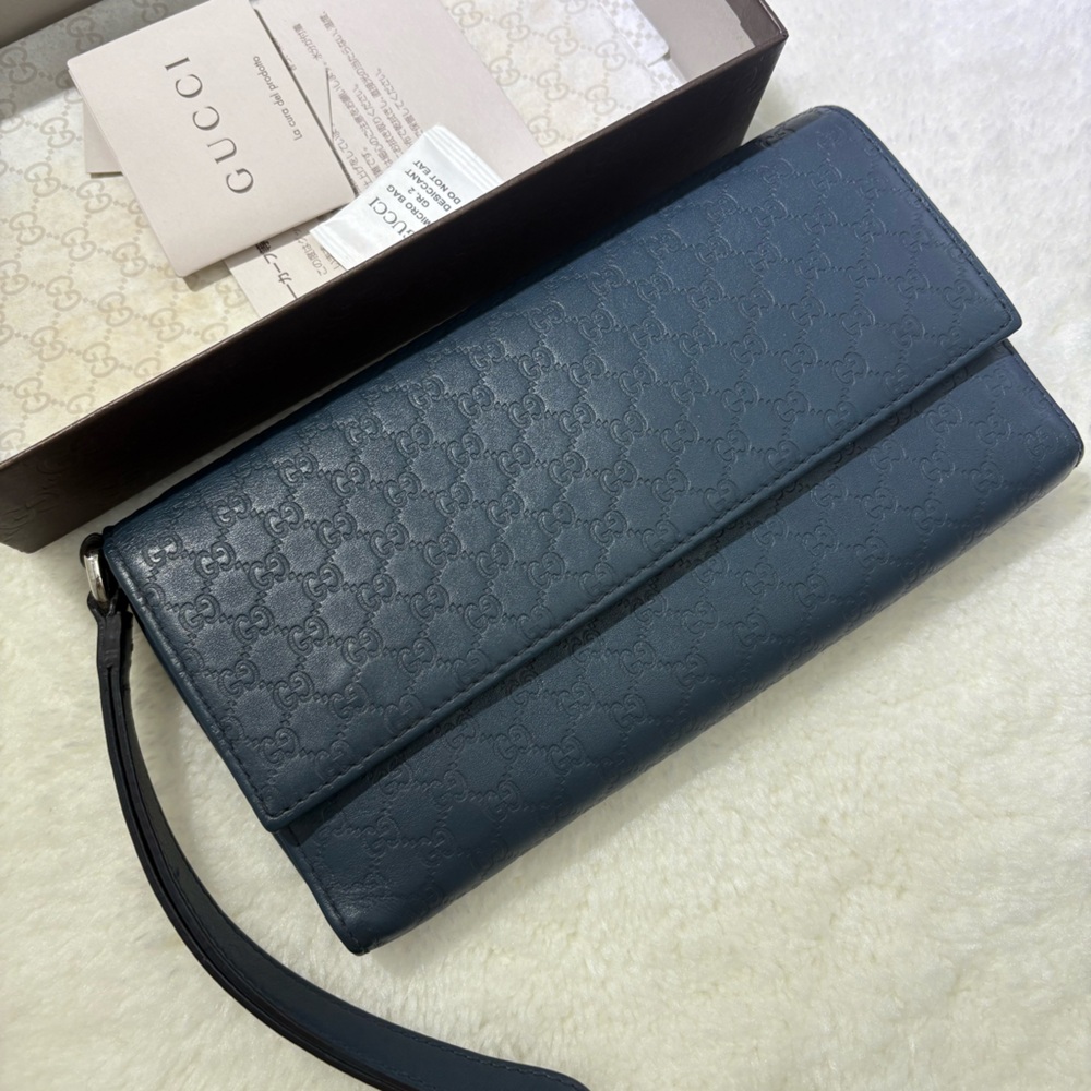 Authentic Gucci Navy Leather Wristlet - Picture 14 of 16